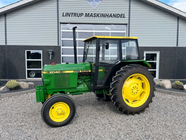 John Deere 2040