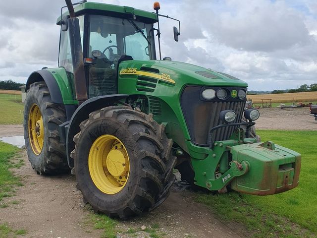John Deere 7820