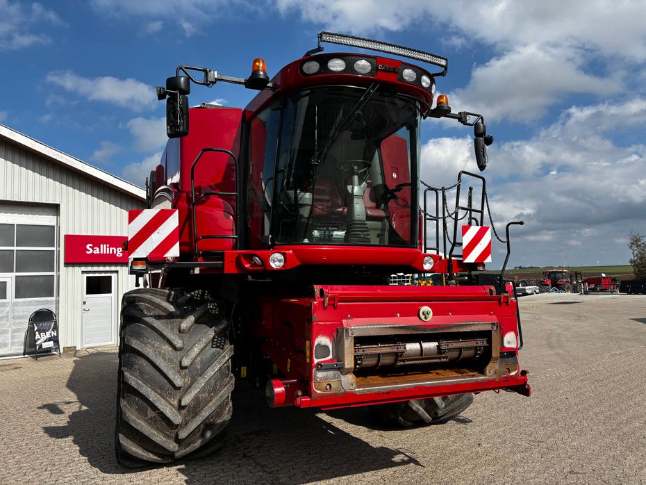 Case IH Axial Flow 9230 Inkl. 30 fods skærebord og vogn. - Høstmaskiner - Mejetærskere - 9