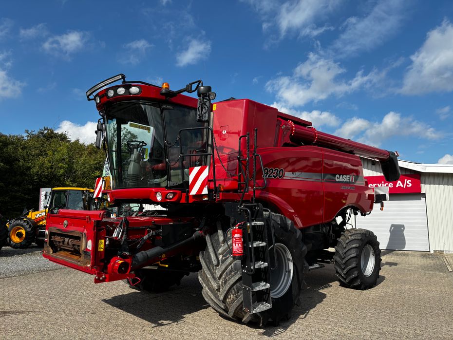 Case IH Axial Flow 9230 Inkl. 30 fods skærebord og vogn. - Høstmaskiner - Mejetærskere - 1