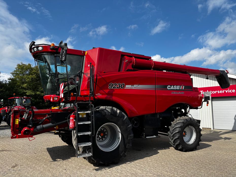 Case IH Axial Flow 9230 Inkl. 30 fods skærebord og vogn. - Høstmaskiner - Mejetærskere - 2