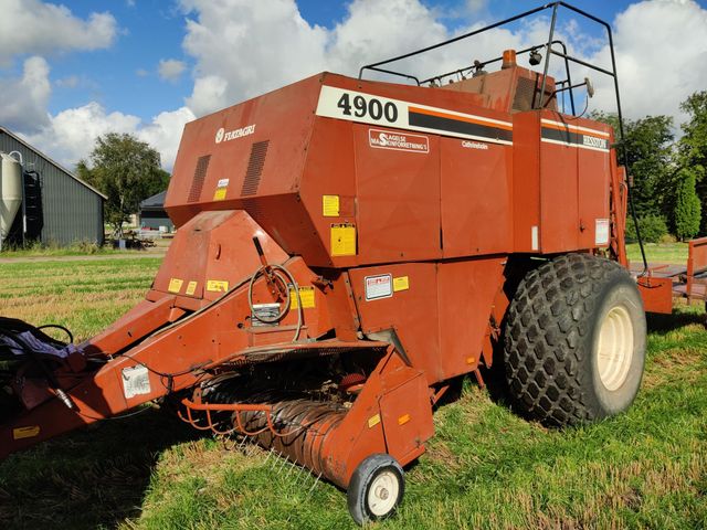 Hesston 4900