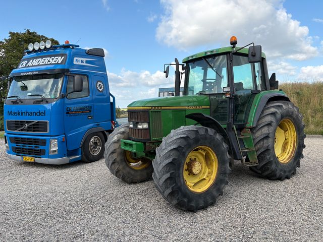 John Deere 6800