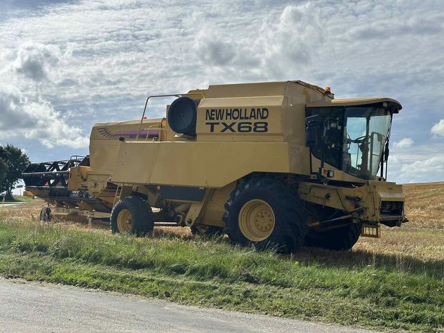 New Holland TX68