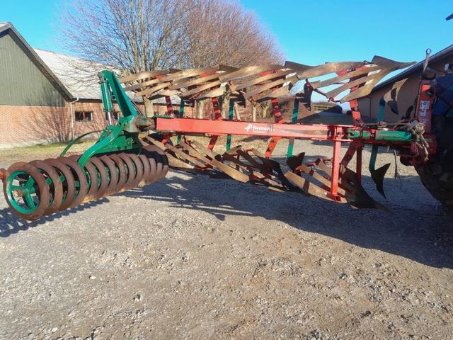 Kverneland Kverneland LM100 16″ med interegreret Jordpakker med hydr. sving og tryk
