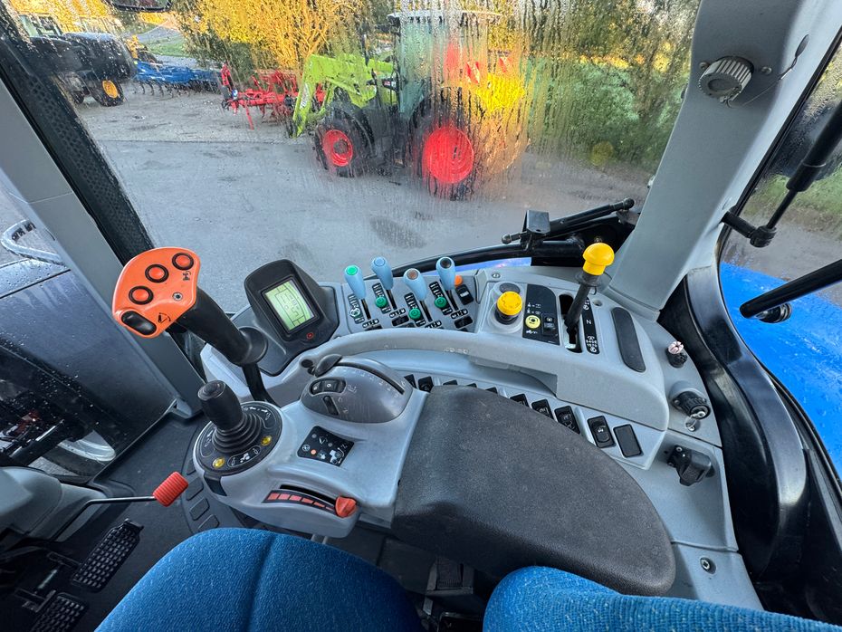 New Holland T7060 KUN 5300 TIMER OG FULD AFFJEDRING! - Traktorer - Traktorer 4 wd - 18