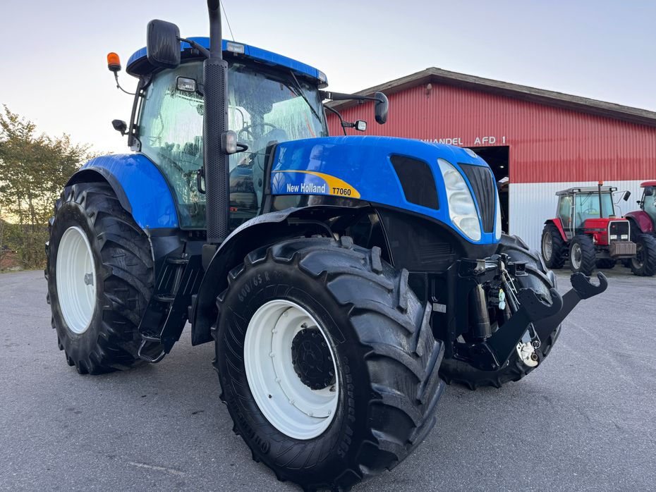 New Holland T7060 KUN 5300 TIMER OG FULD AFFJEDRING! - Traktorer - Traktorer 4 wd - 7