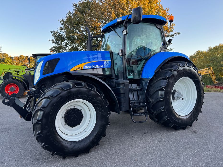 New Holland T7060 KUN 5300 TIMER OG FULD AFFJEDRING! - Traktorer - Traktorer 4 wd - 2