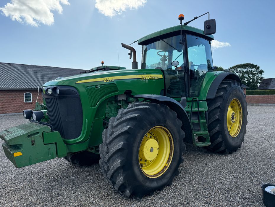 John Deere 8320 Traktor - Traktorer - Traktorer 4 wd - 4