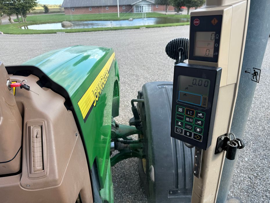 John Deere 8320 Traktor - Traktorer - Traktorer 4 wd - 5