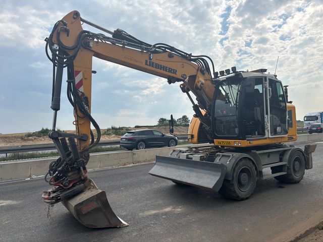 Liebherr A914 Compact