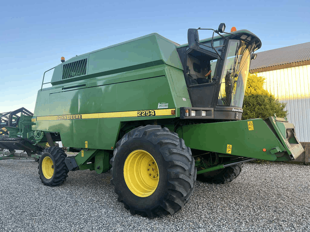 John Deere 2254