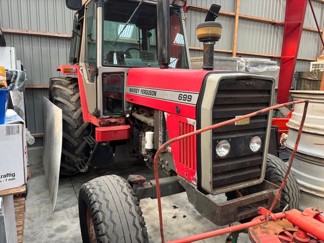Massey Ferguson 699