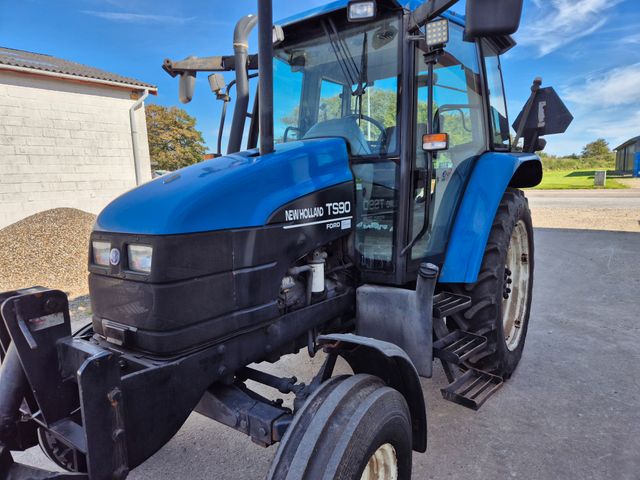 New Holland TS90