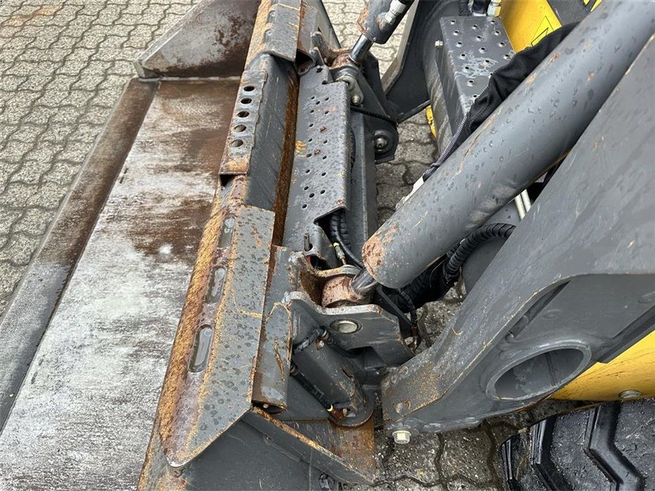 New Holland C238 - Læssemaskiner - Minilæssere - 8