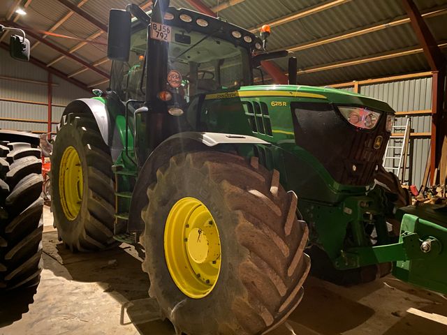 John Deere 6215R