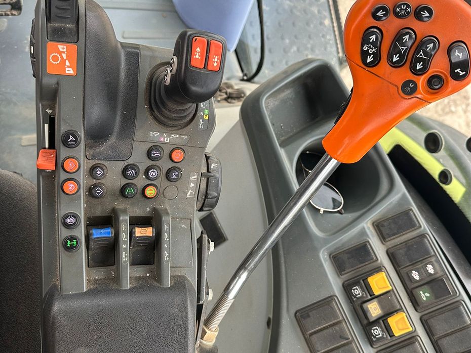 CLAAS AXION 850 Se lige prisen! Front PTO. Hjul og frontvægte. - Traktorer - Traktorer 4 wd - 9