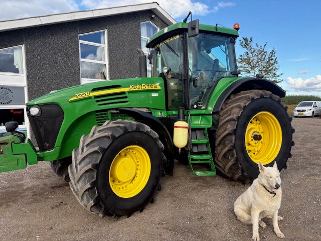 John Deere 7720
