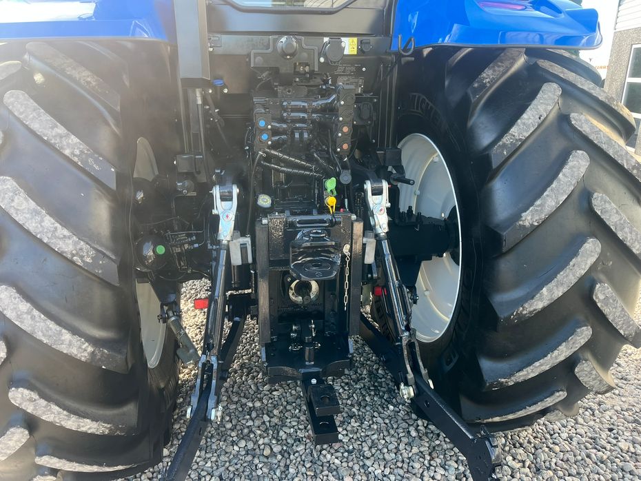 New Holland T6.165 AutoCommannd med frontlift - Traktorer - Traktorer 4 wd - 5