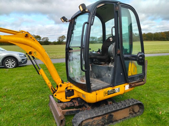 JCB 8018