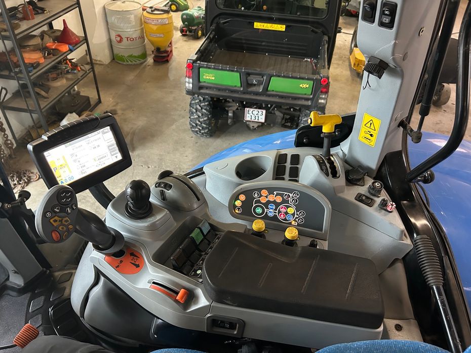 New Holland T7.200 Autocommand - Traktorer - Traktorer 4 wd - 16