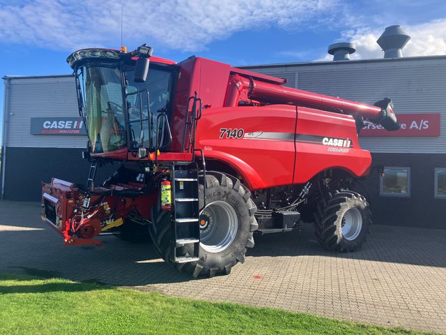 Case IH Axial-flow 7140
