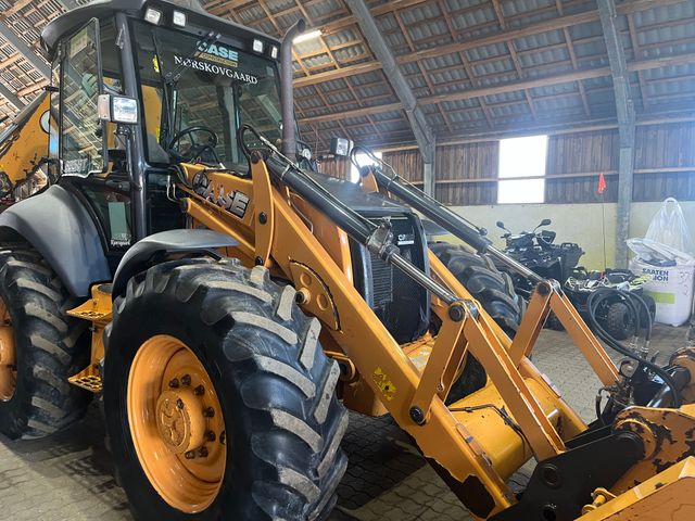 Case 695 ST