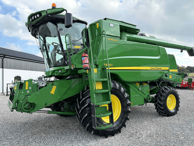 John Deere T670I