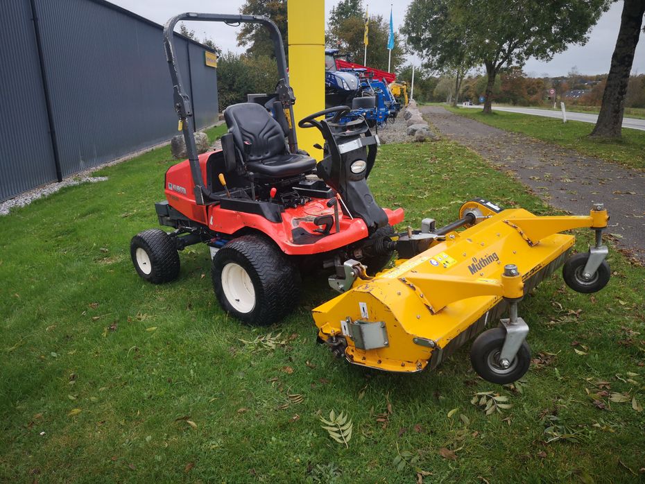 Kubota F3890 med Müthing MU-FM 160 slagleklipper - Redskabsbærere - Baghjulsstyret - 1