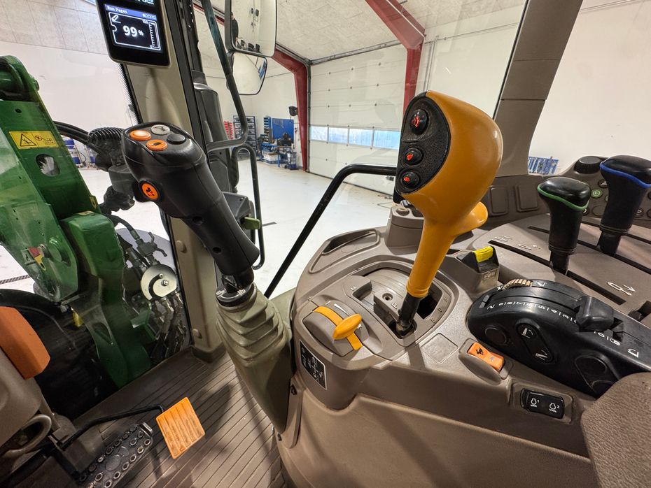 John Deere 6120M KUN 3300 TIMER! - Traktorer - Traktorer 4 wd - 18