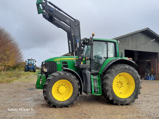 John Deere 7530 Præmium Plus Auto Quard med Trima frontlæsser og frontlift
