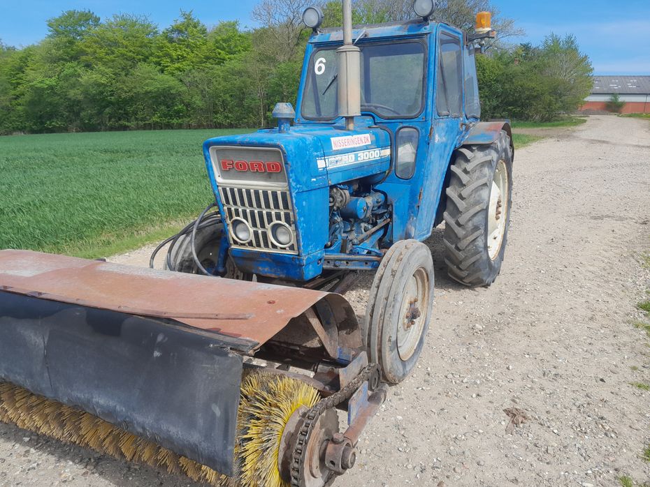 Ford 3000Y med frontkost - Traktorer - Traktorer 2 wd - 1