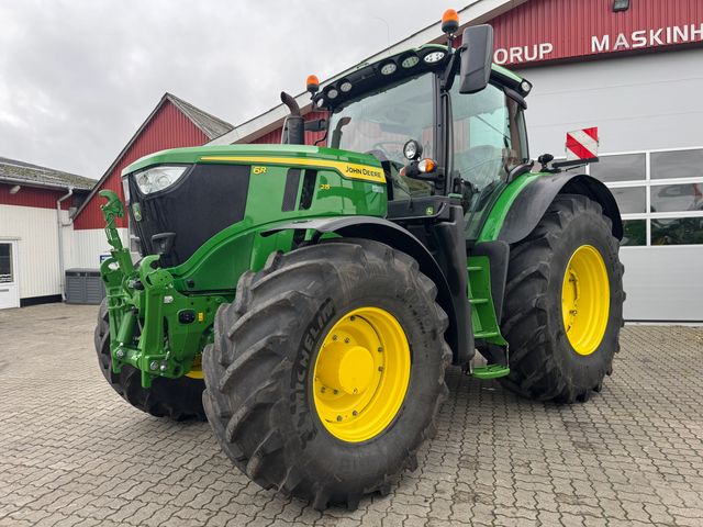 John Deere 6R 215