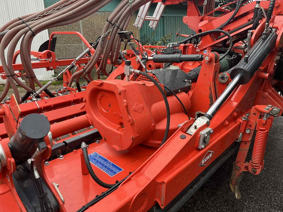 Kuhn HR6040 med såmaskine  Med dobbelt kammer fronttank  TF2300 - Såmaskiner - Alm. såmaskiner - 18