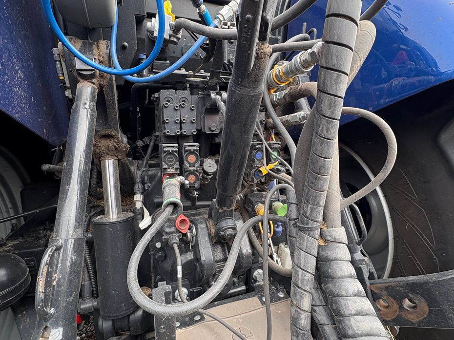 New Holland T7.270 AC BLUEPOWER Med RTK GPS - Traktorer - Traktorer 4 wd - 5