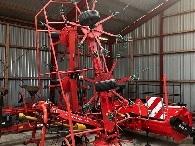 Kverneland Taarup 8076