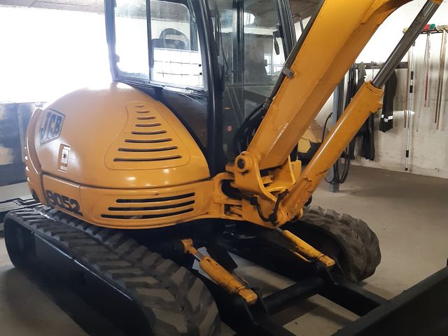 JCB 8052