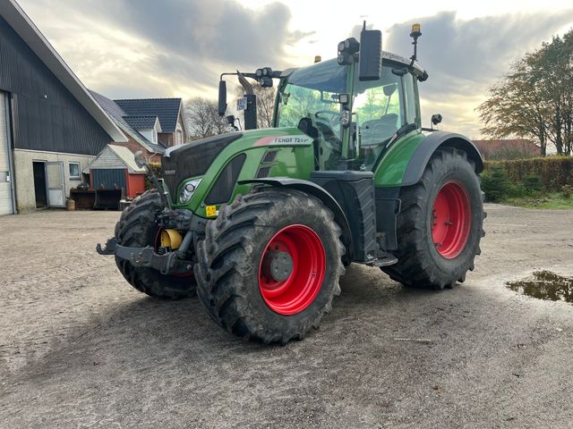Fendt 724 Vario S4 Profi Plus