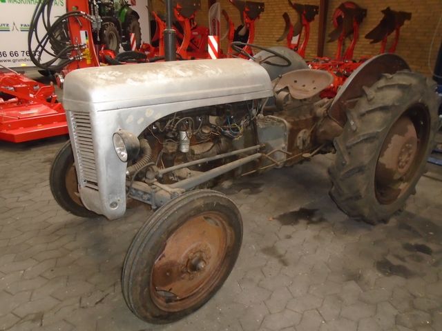 Massey Ferguson 26