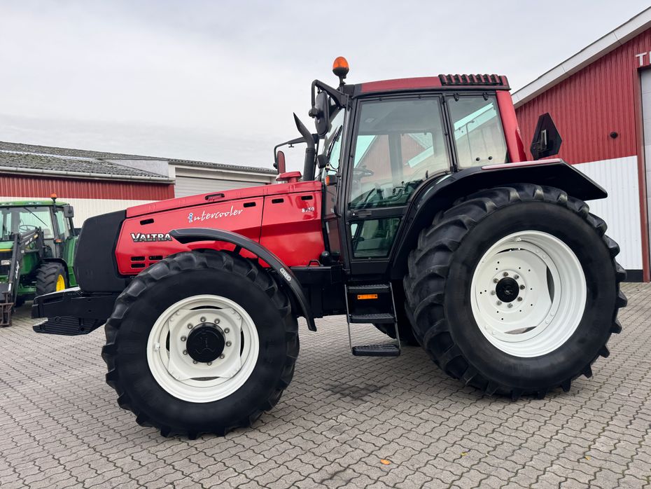 Valtra 8950 KUN 5200 TIMER! ÆGTE LIEBHAVERI! - Traktorer - Traktorer 4 wd - 3