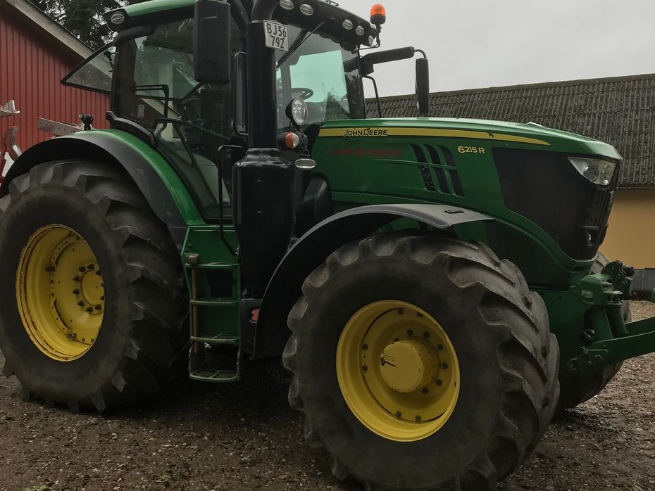 John Deere 6215R - Traktorer - Traktorer 4 wd - 2