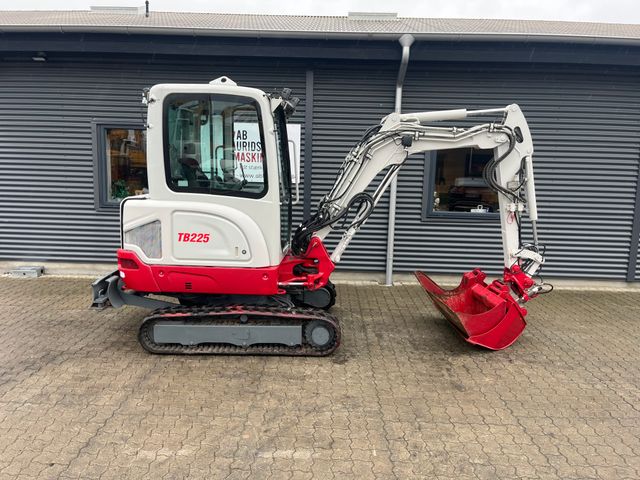 Takeuchi TB225
