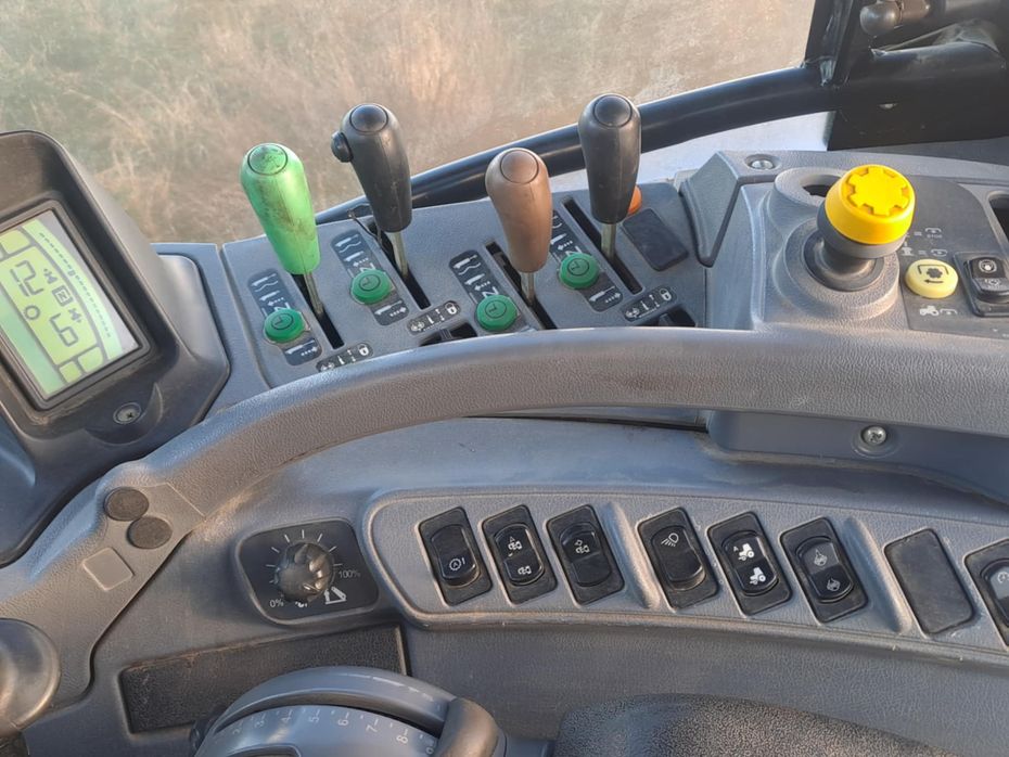 New Holland T7050 NEW HOLLAND T 7050 - Traktorer - Traktorer 4 wd - 6