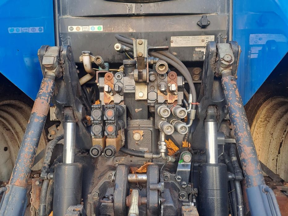 New Holland T7050 NEW HOLLAND T 7050 - Traktorer - Traktorer 4 wd - 4