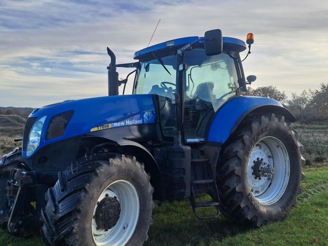 New Holland T7050