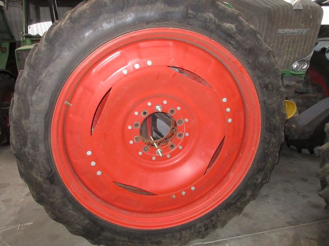 Alliance 300/95R52 + 12,4 R 36