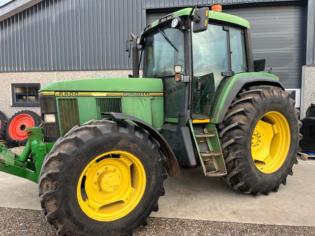 John Deere 6800