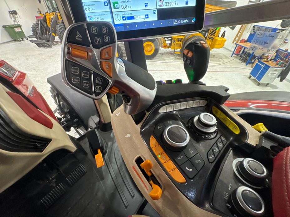 Case IH OPTUM 300 CVX AFS CONNECT KUN 1500 TIMER! MED DET NYE MODEL FØREHUS! - Traktorer - Traktorer 4 wd - 19