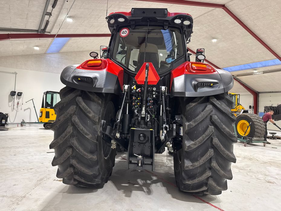 Case IH OPTUM 300 CVX AFS CONNECT KUN 1500 TIMER! MED DET NYE MODEL FØREHUS! - Traktorer - Traktorer 4 wd - 13