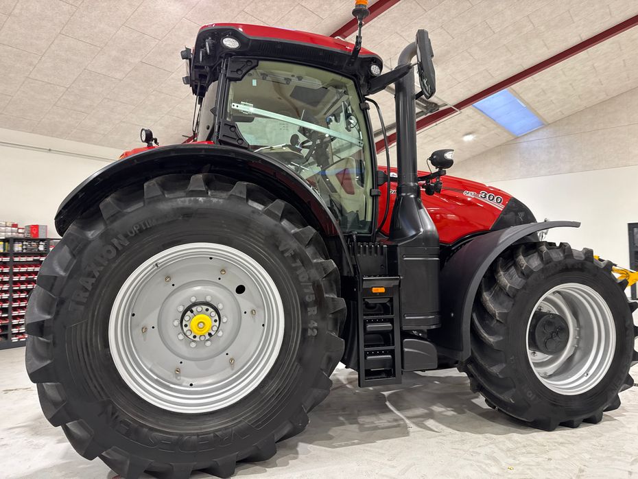 Case IH OPTUM 300 CVX AFS CONNECT KUN 1500 TIMER! MED DET NYE MODEL FØREHUS! - Traktorer - Traktorer 4 wd - 10